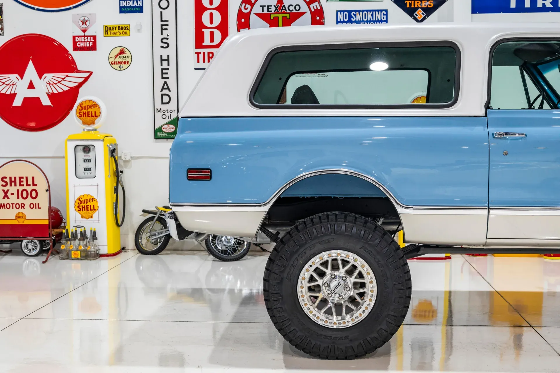 restored-1970-chevrolet-k5-blazer-for-sale-97
