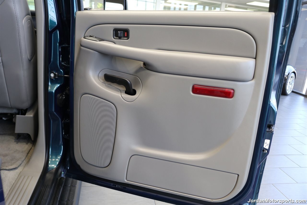 supercharged-2006-chevrolet-suburban-for-sale-58