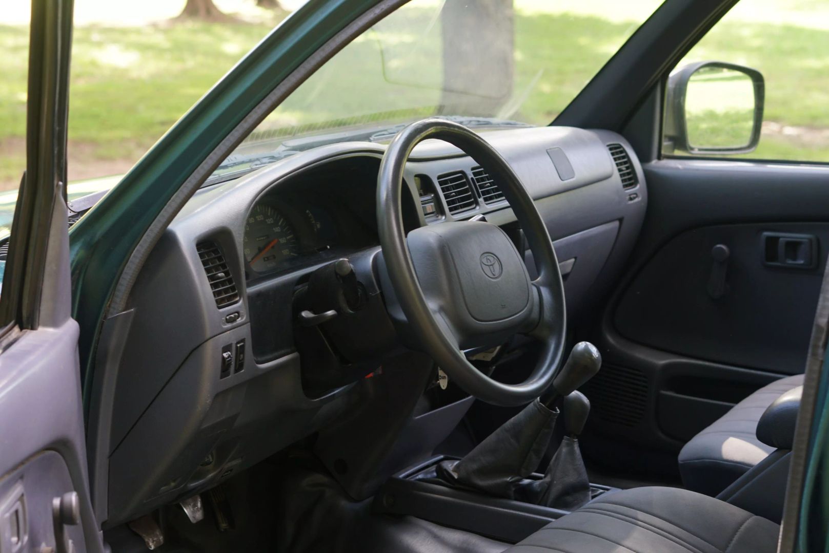 toyota-hilux-for-sale-07