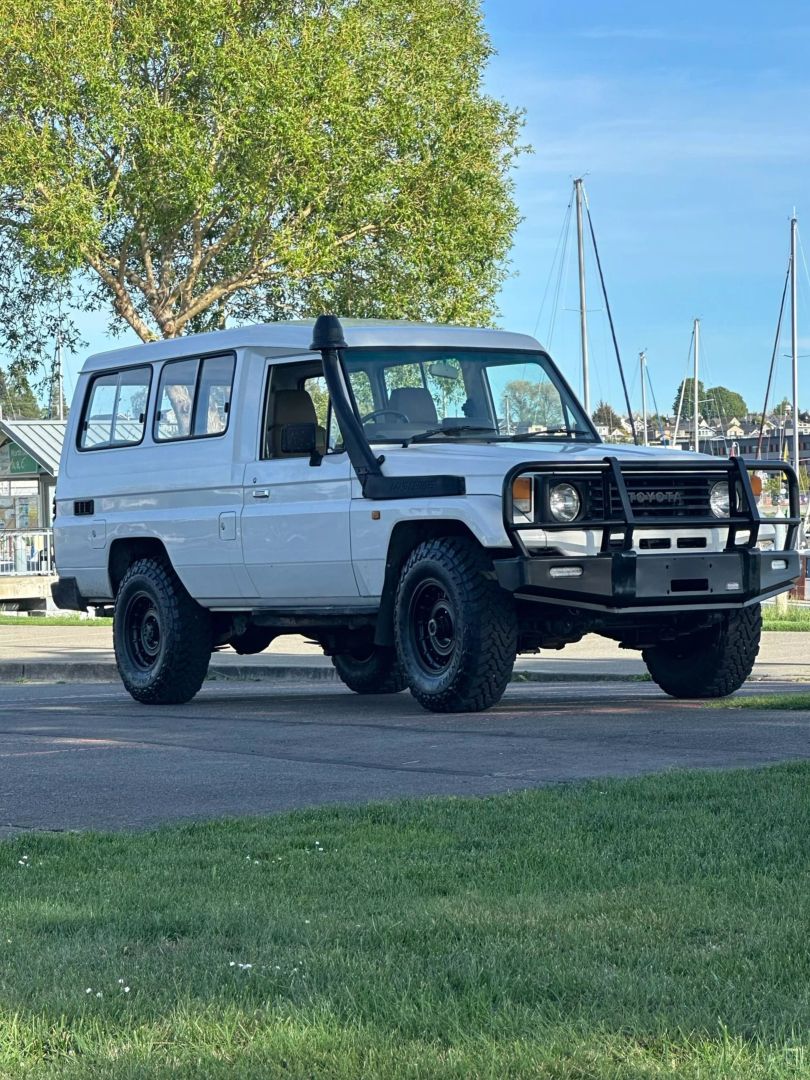 toyota-land-cruiser-troopy-for-sale-01