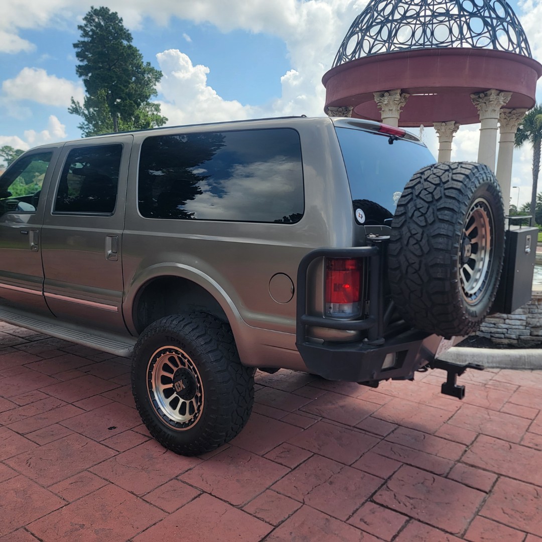 02FordExcursion_for-sale-texas-16