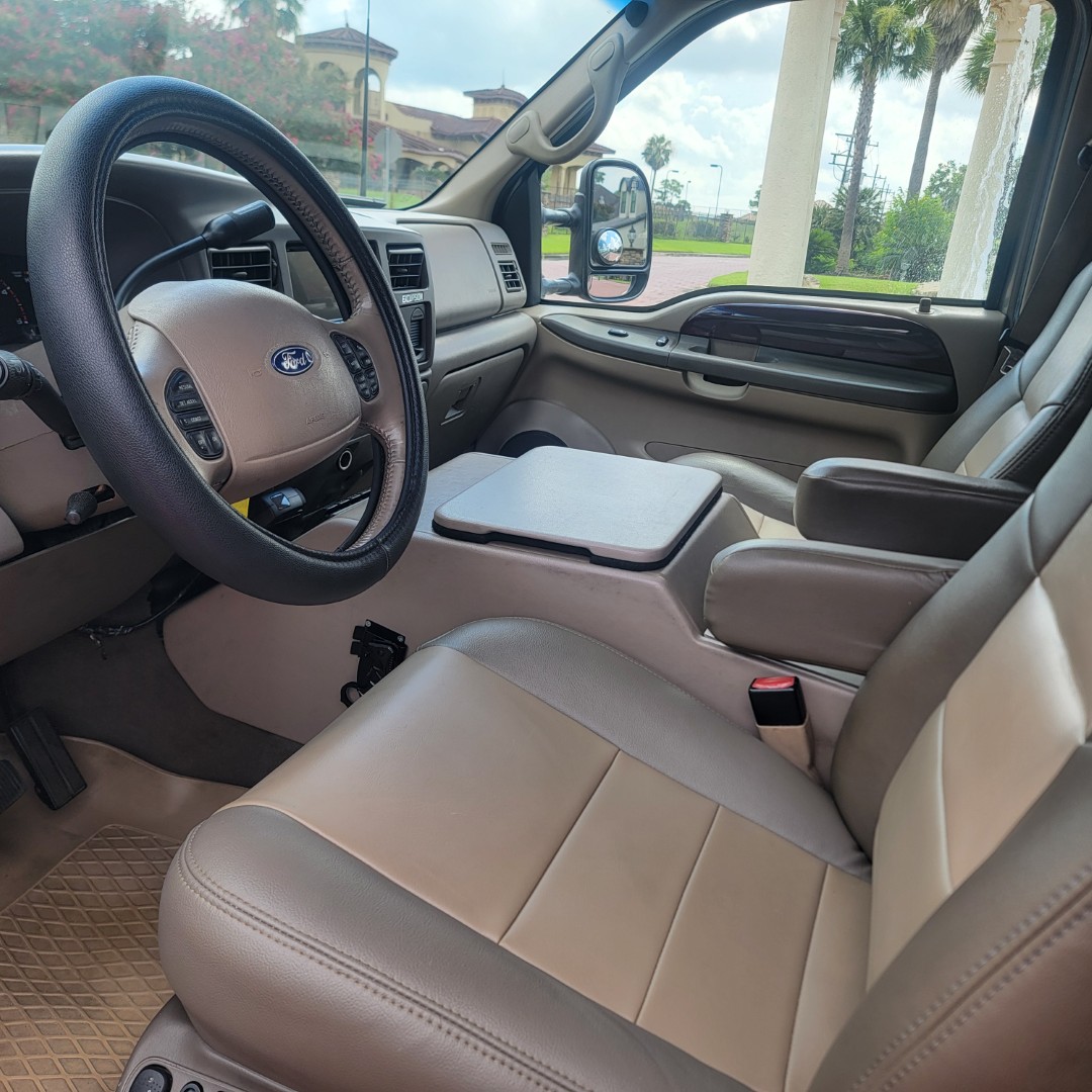 02FordExcursion_for-sale-texas-21