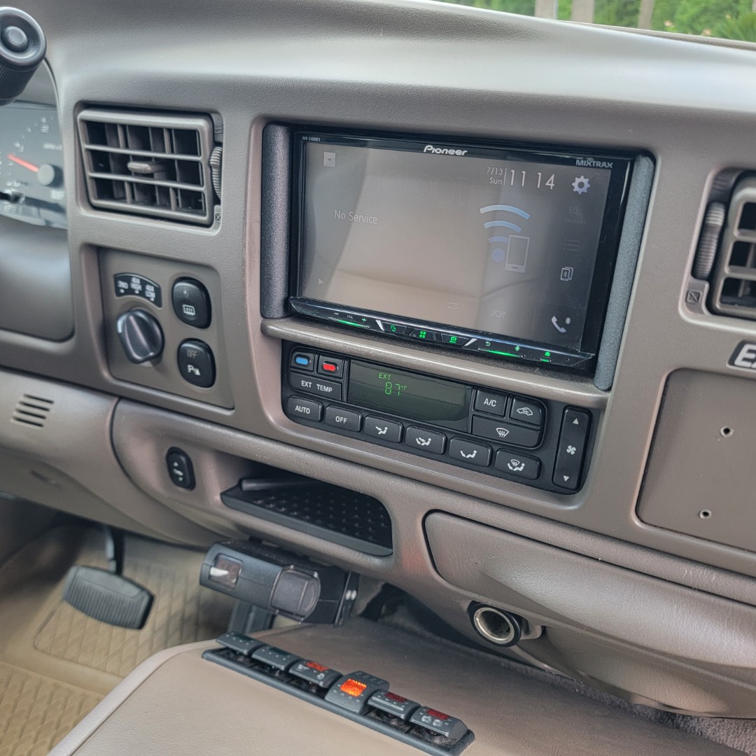 02FordExcursion_for-sale-texas-26