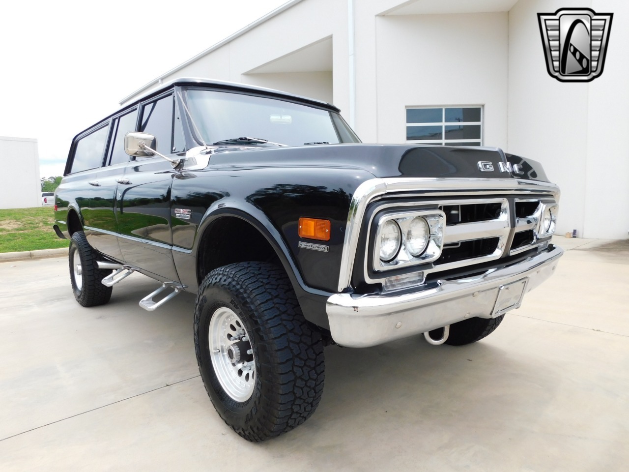 1972-gmc-suburban-restomod (111)