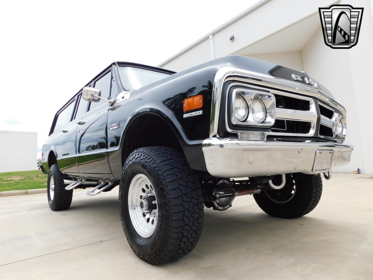 1972-gmc-suburban-restomod (112)
