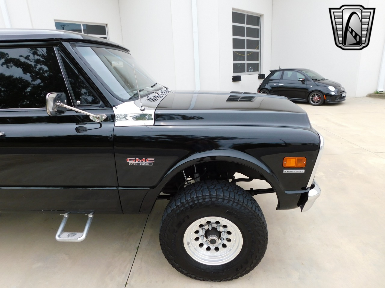 1972-gmc-suburban-restomod (113)