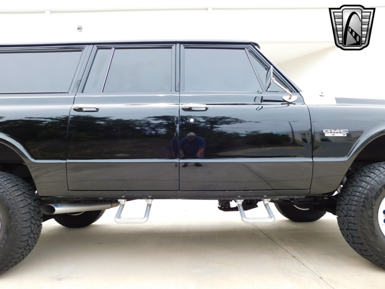 1972-gmc-suburban-restomod (118)