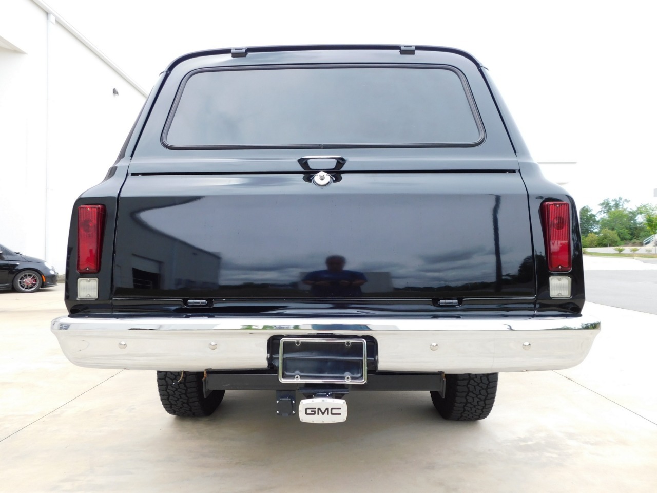 1972-gmc-suburban-restomod (126)