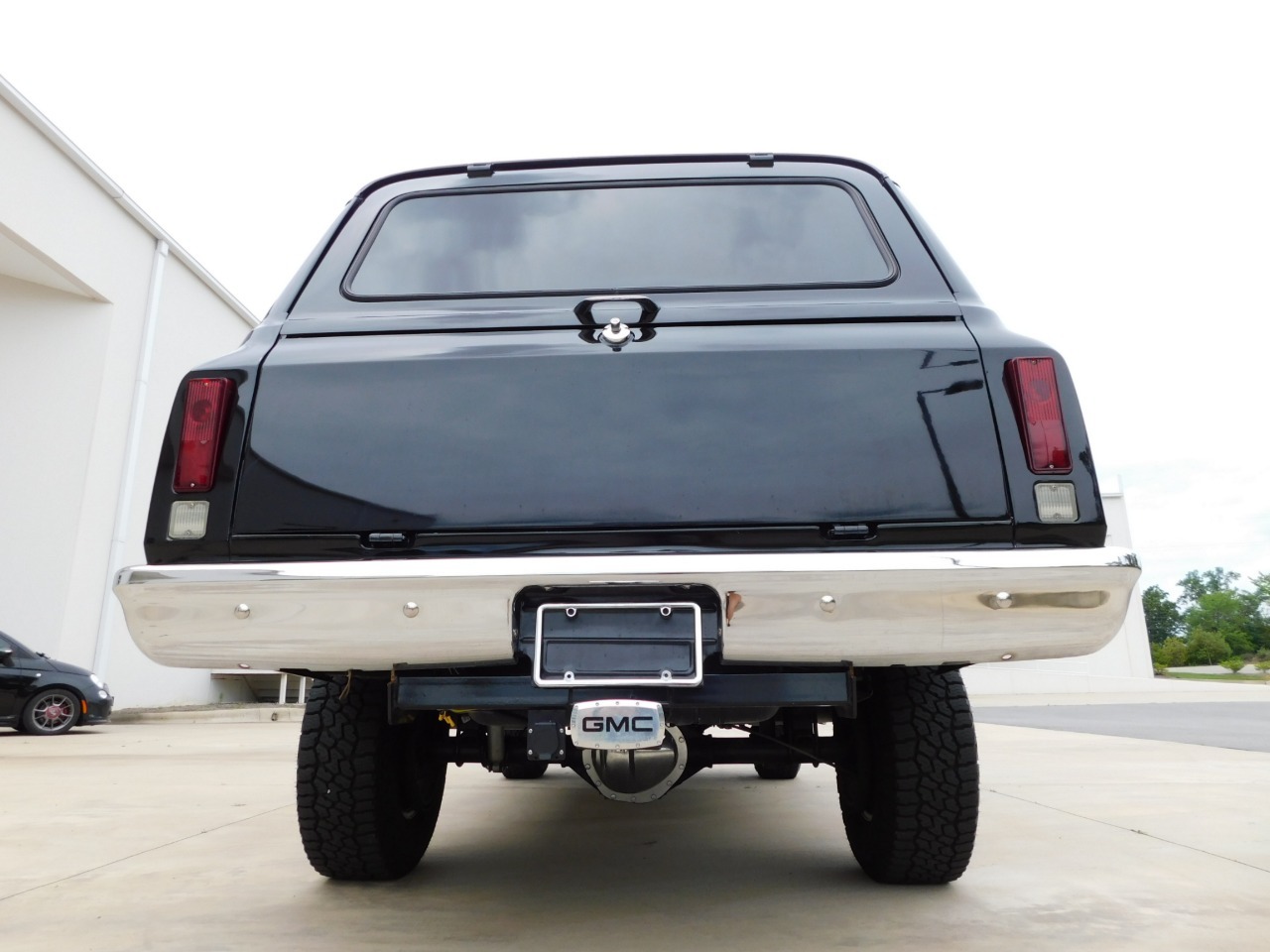 1972-gmc-suburban-restomod (128)