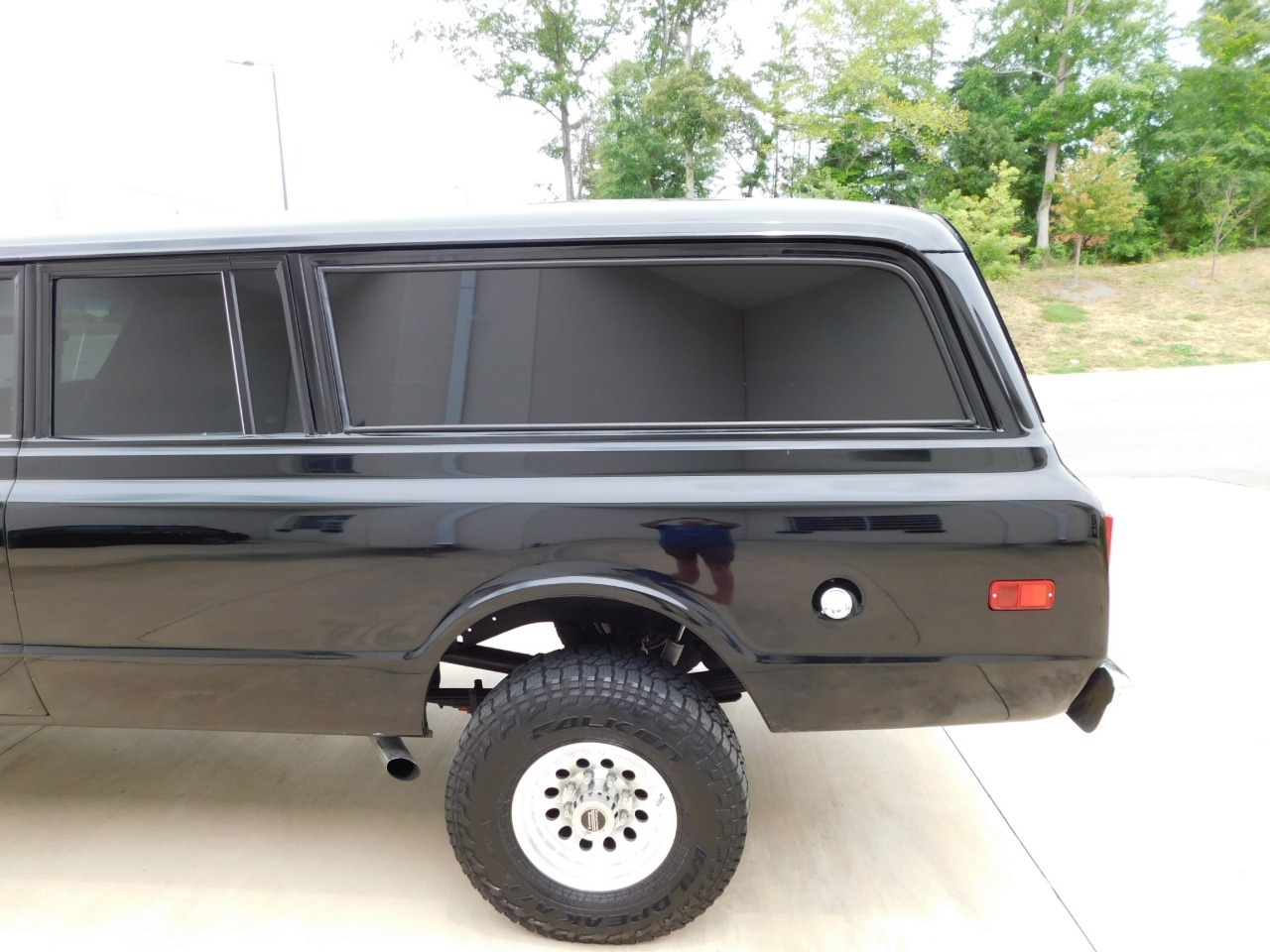 1972-gmc-suburban-restomod (132)