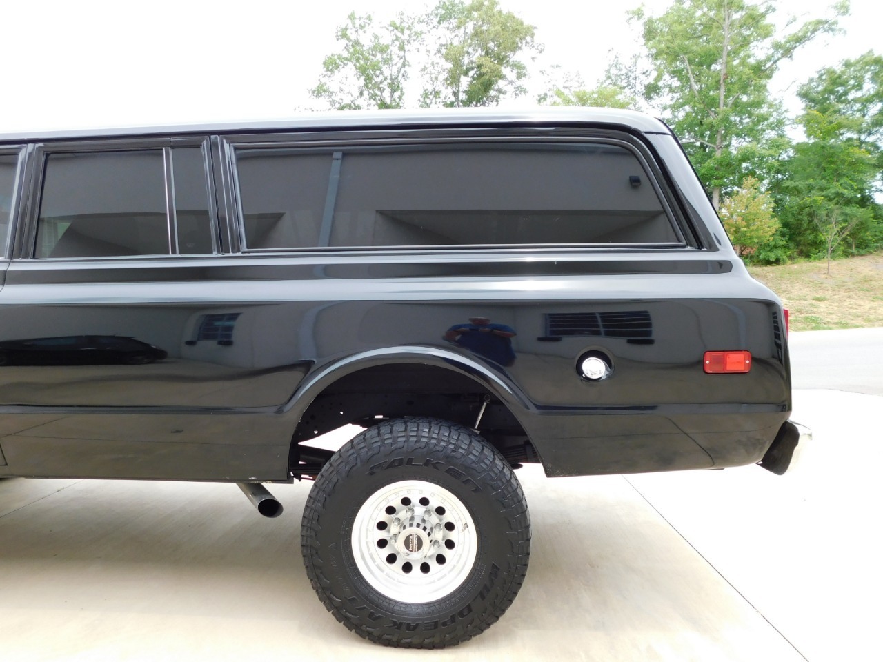 1972-gmc-suburban-restomod (133)