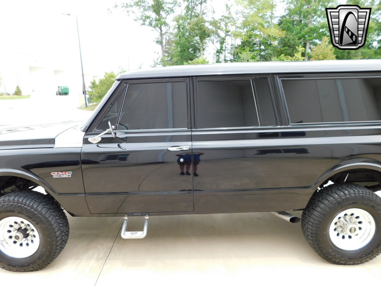 1972-gmc-suburban-restomod (134)