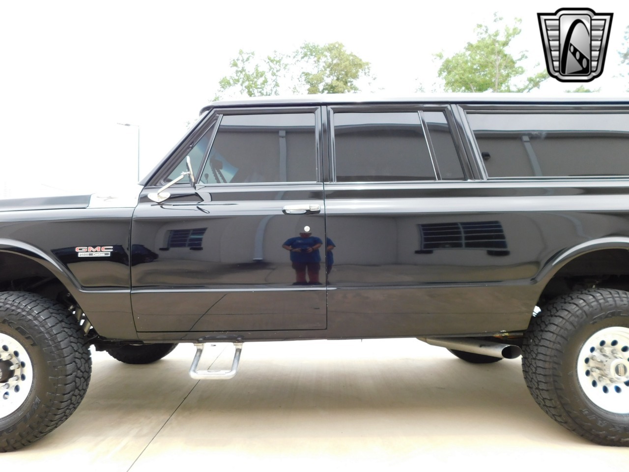 1972-gmc-suburban-restomod (136)