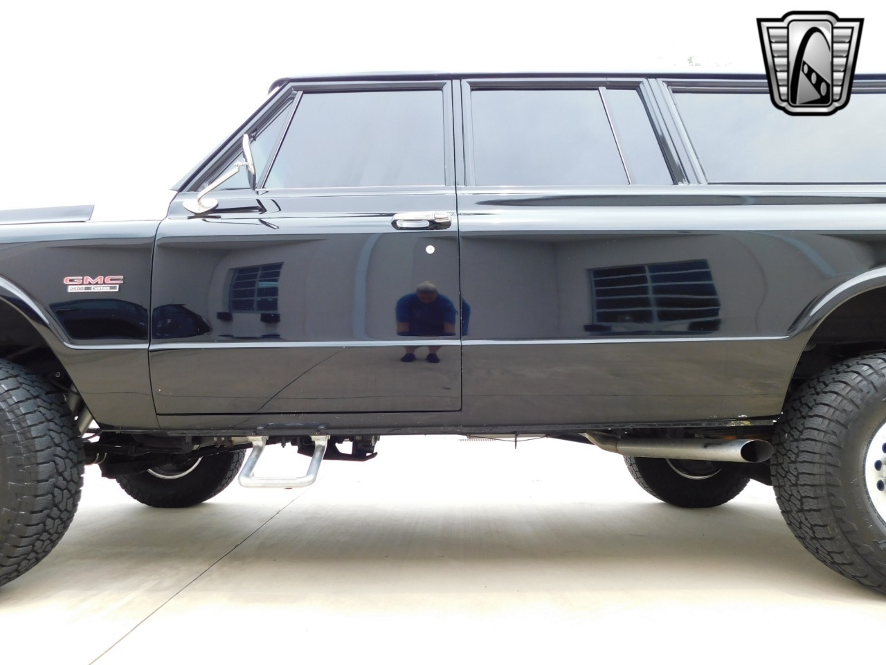 1972-gmc-suburban-restomod (137)