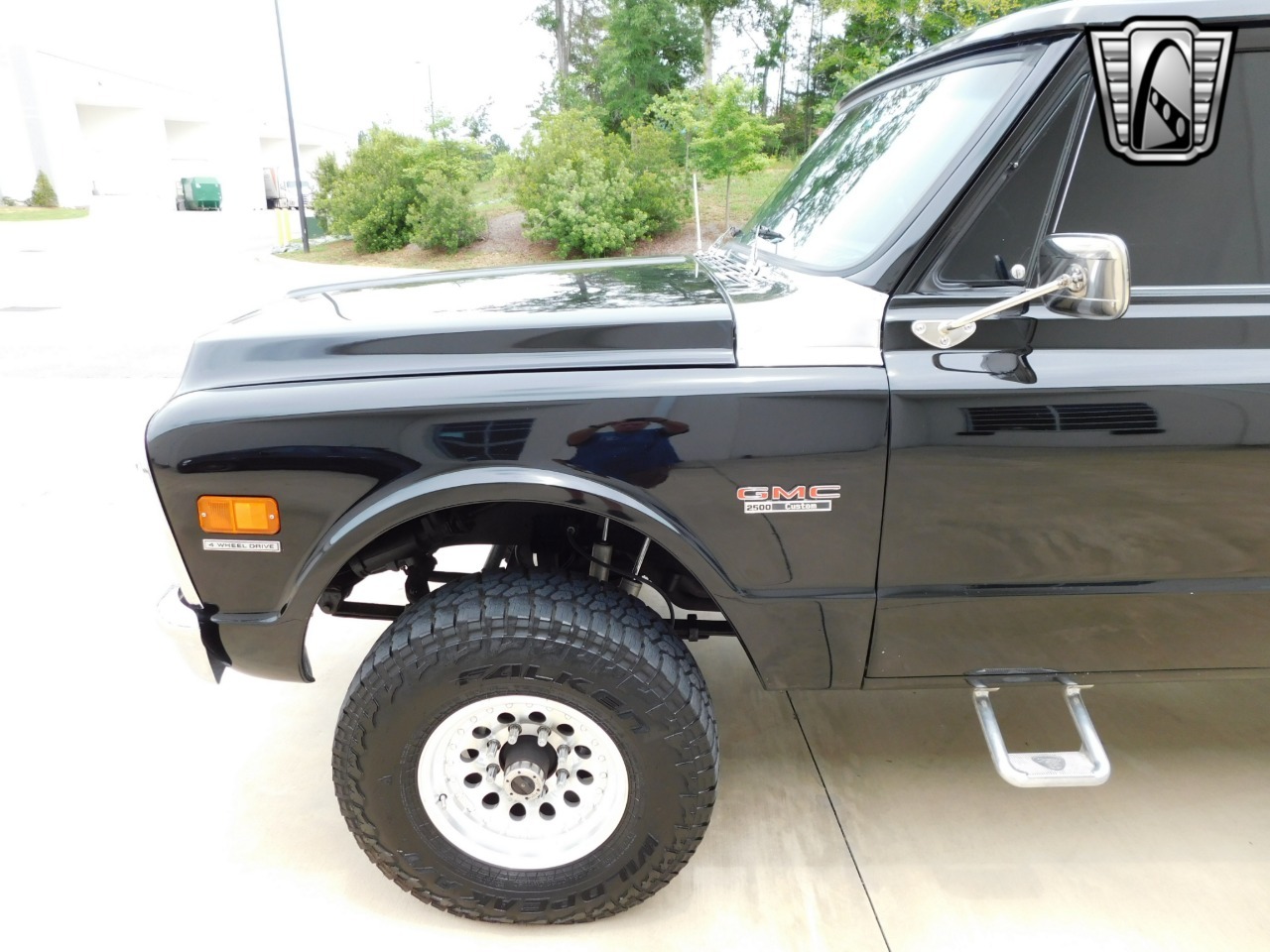 1972-gmc-suburban-restomod (138)