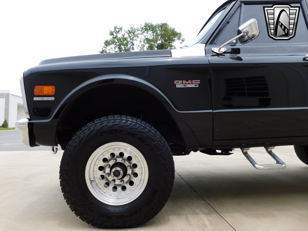 1972-gmc-suburban-restomod (141)