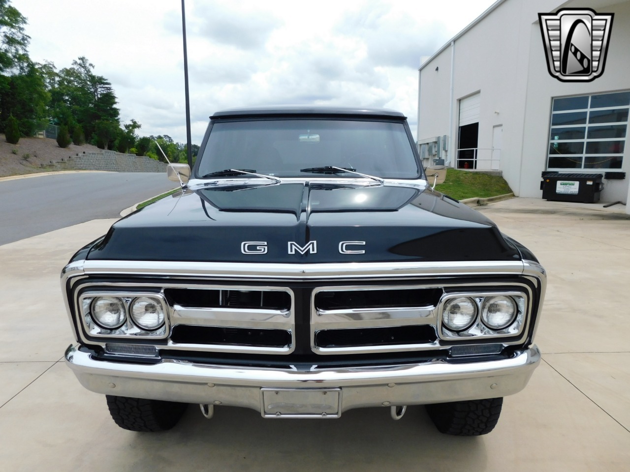 1972-gmc-suburban-restomod (143)