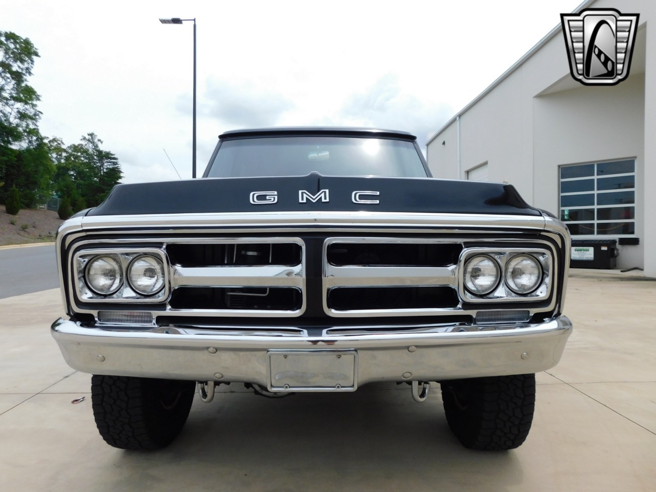1972-gmc-suburban-restomod (145)