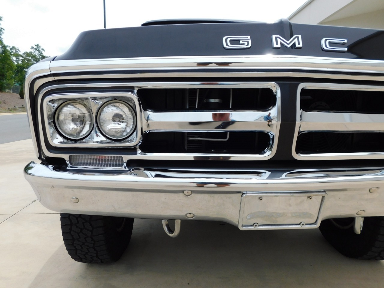 1972-gmc-suburban-restomod (18)