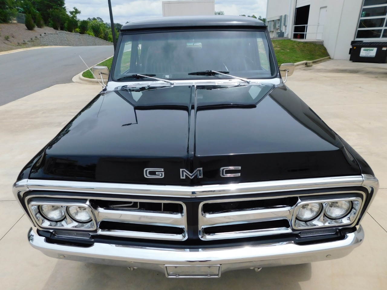 1972-gmc-suburban-restomod (20)