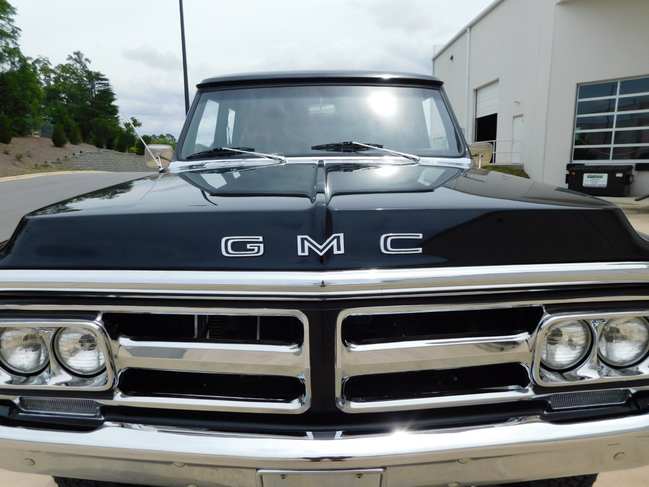 1972-gmc-suburban-restomod (21)