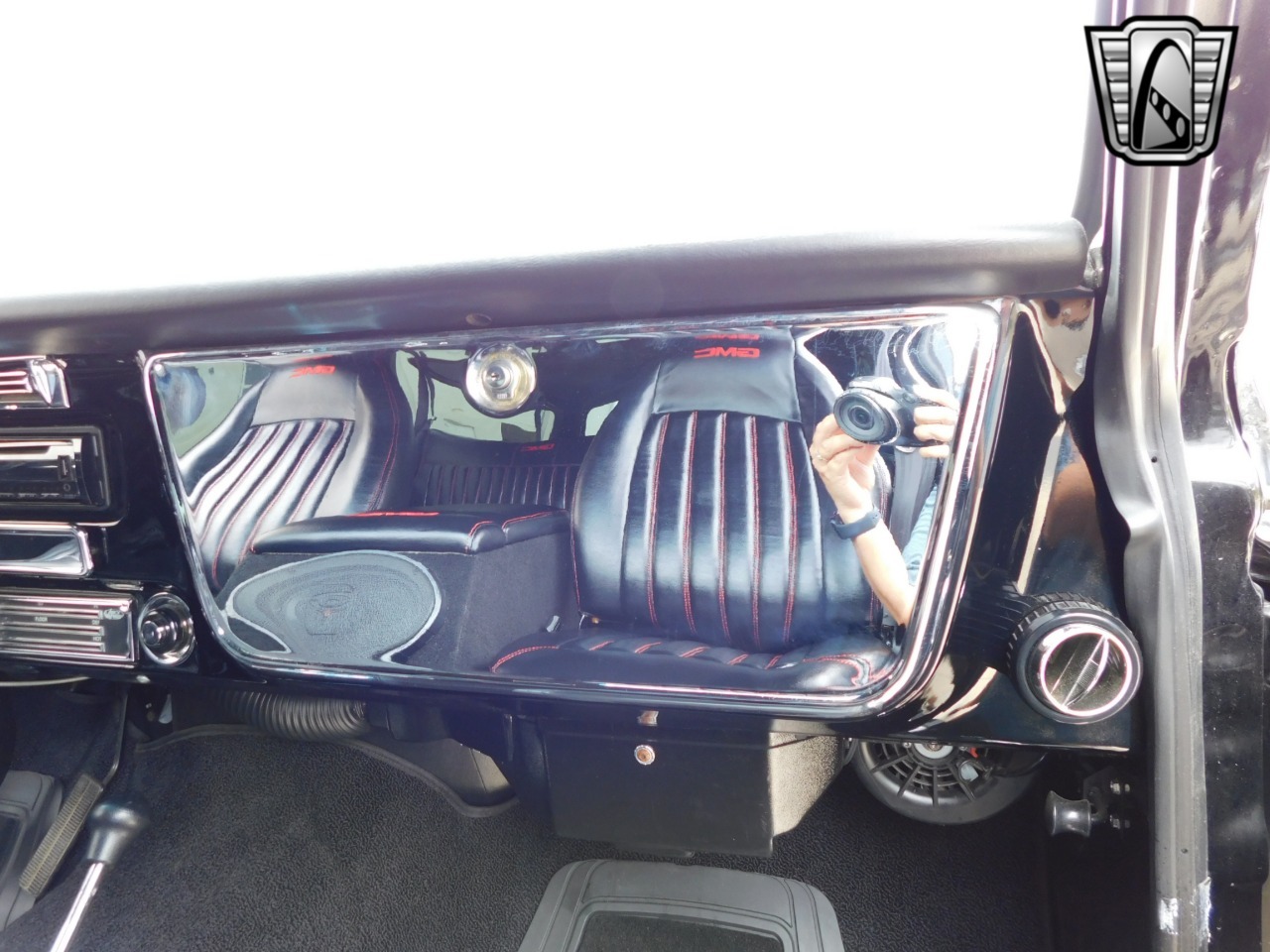 1972-gmc-suburban-restomod (36)