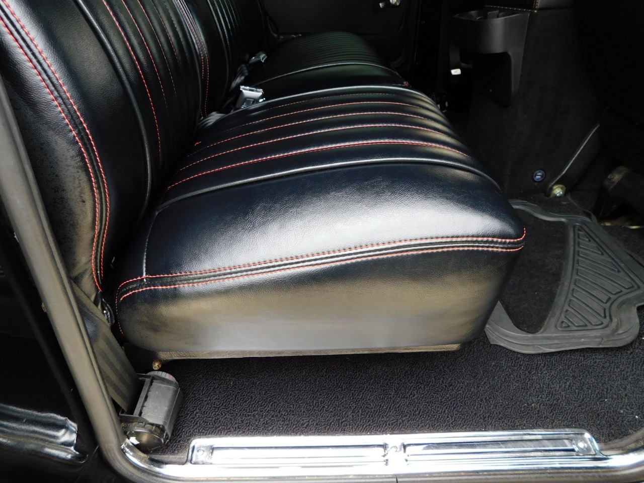 1972-gmc-suburban-restomod (44)