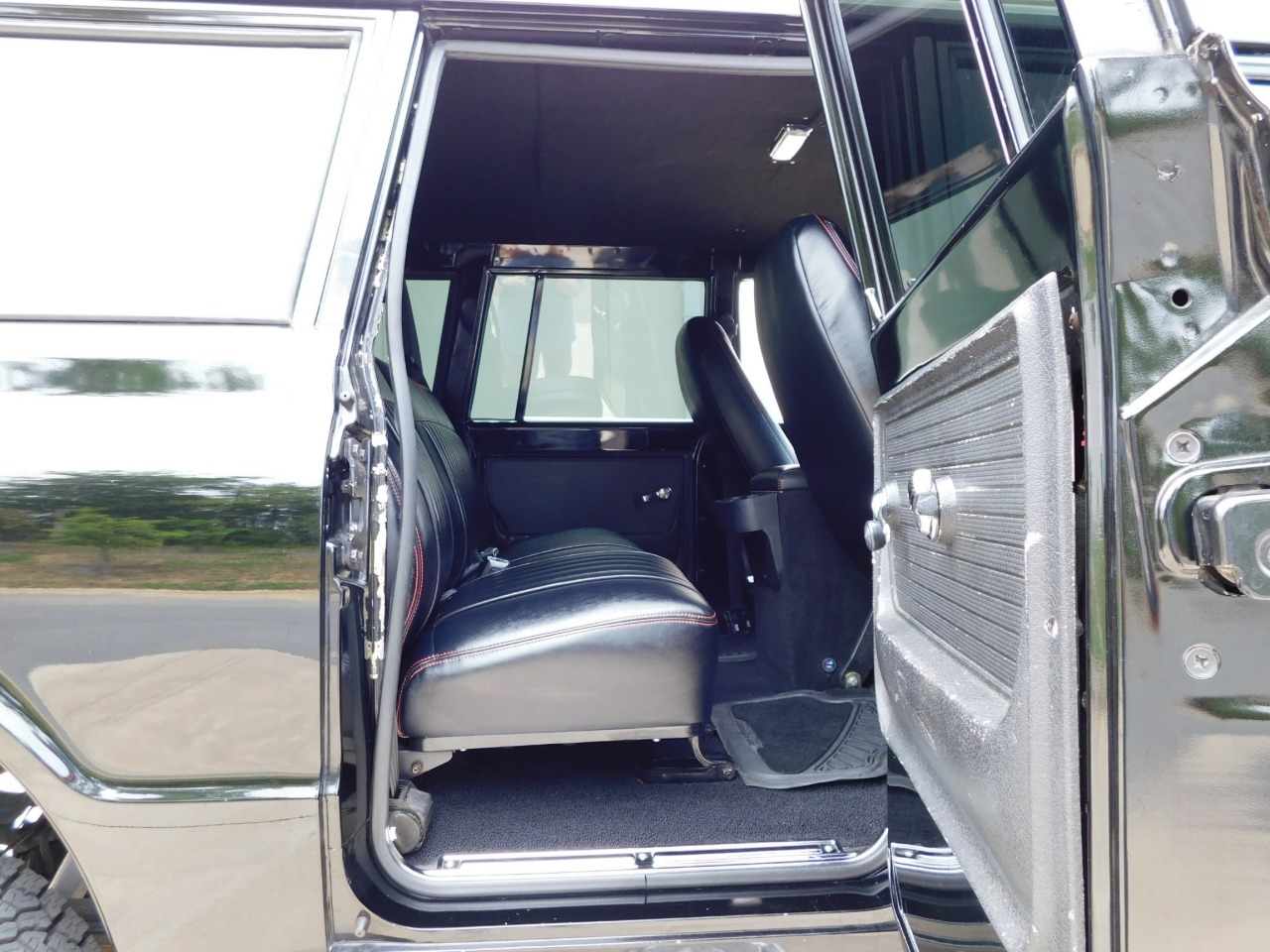 1972-gmc-suburban-restomod (48)