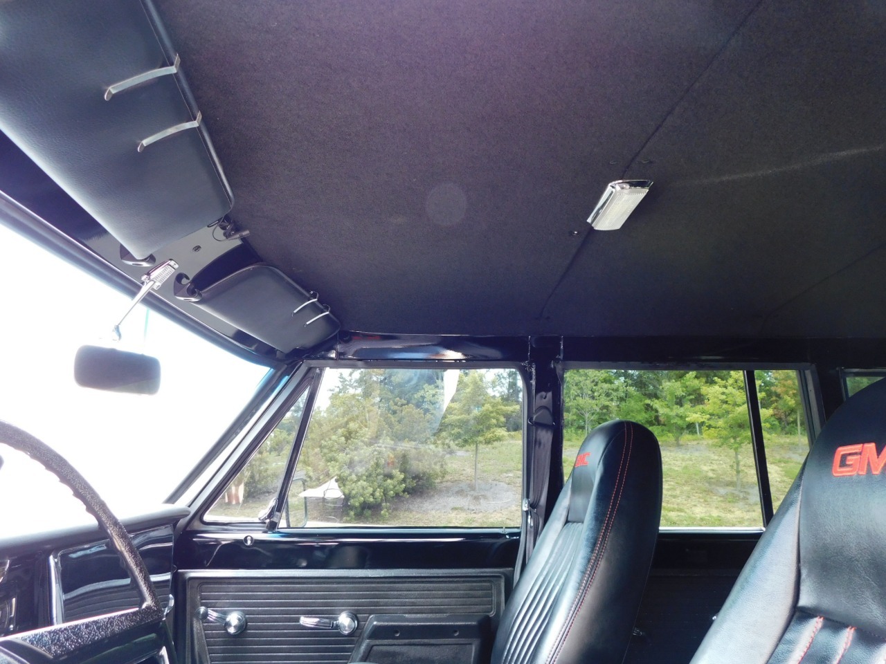 1972-gmc-suburban-restomod (52)