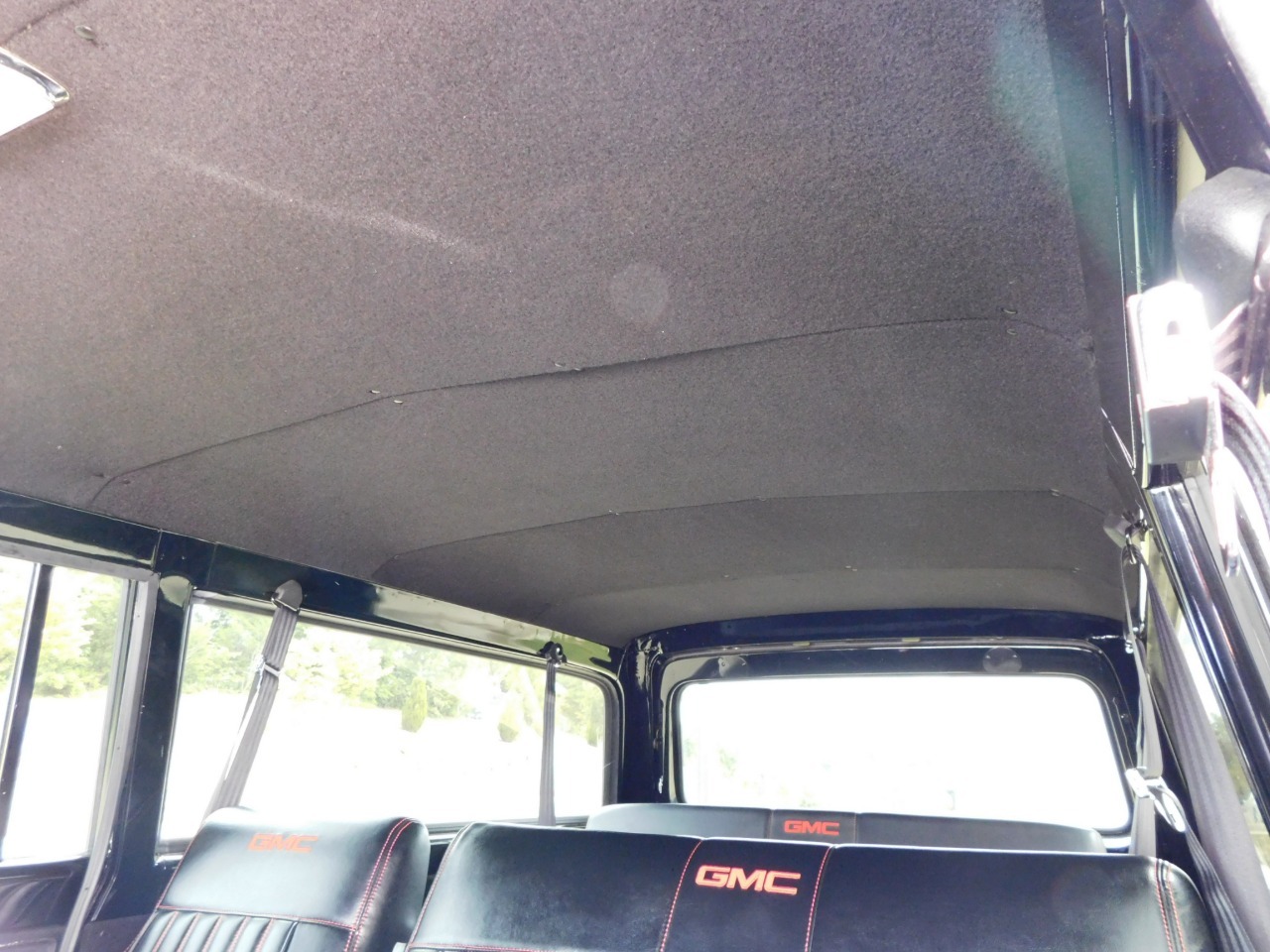 1972-gmc-suburban-restomod (54)