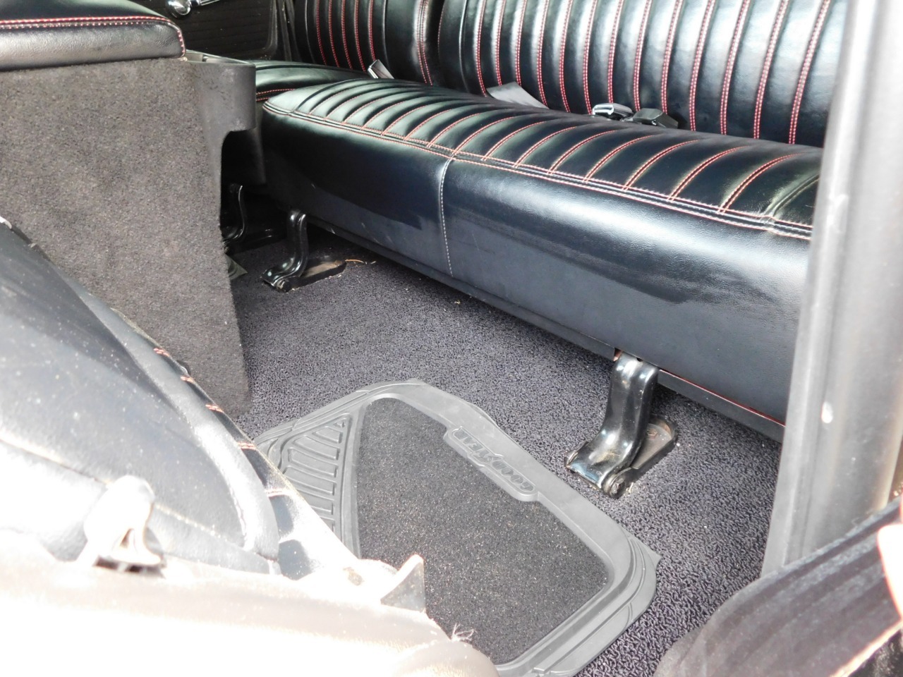 1972-gmc-suburban-restomod (55)