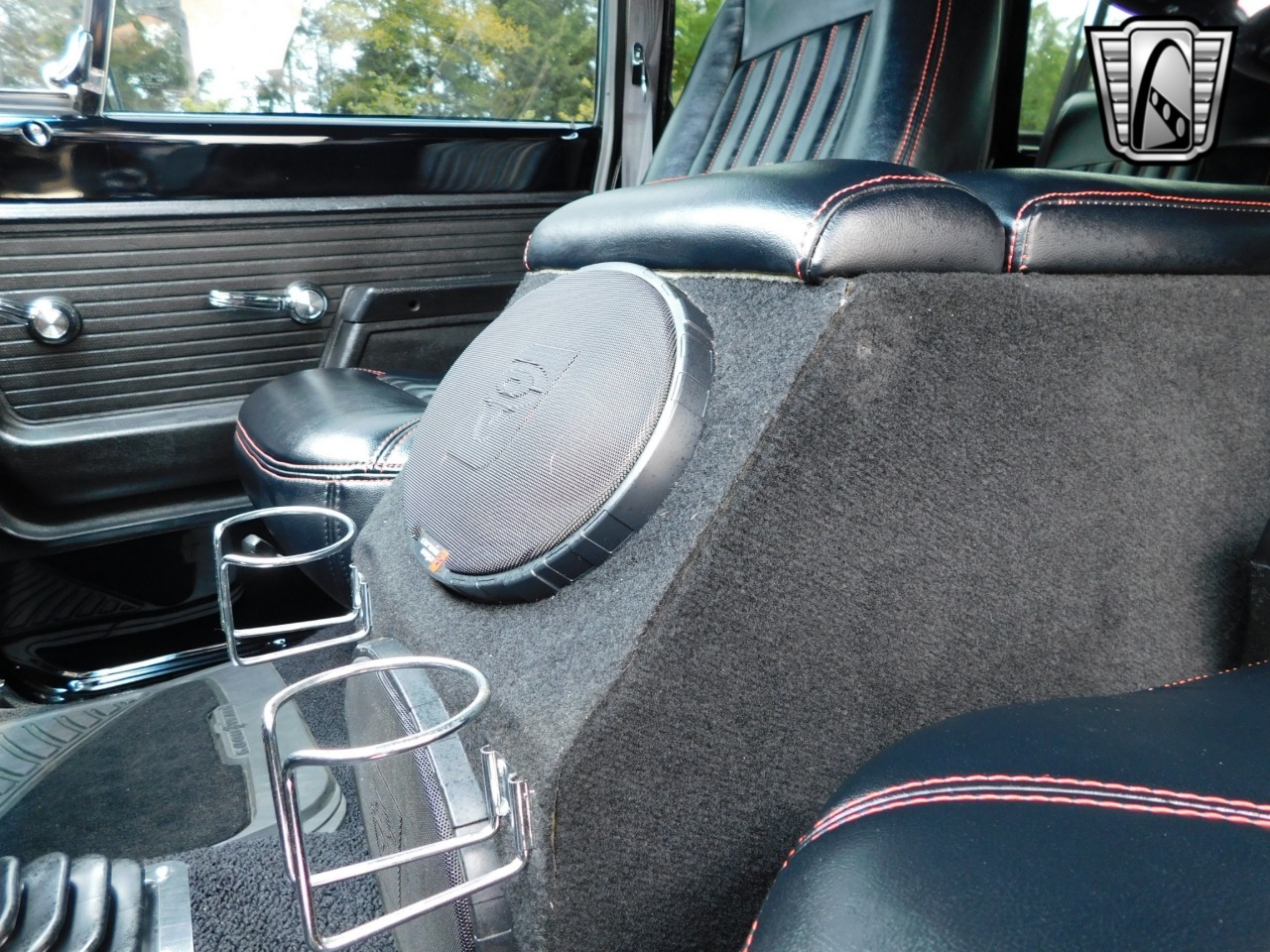 1972-gmc-suburban-restomod (60)
