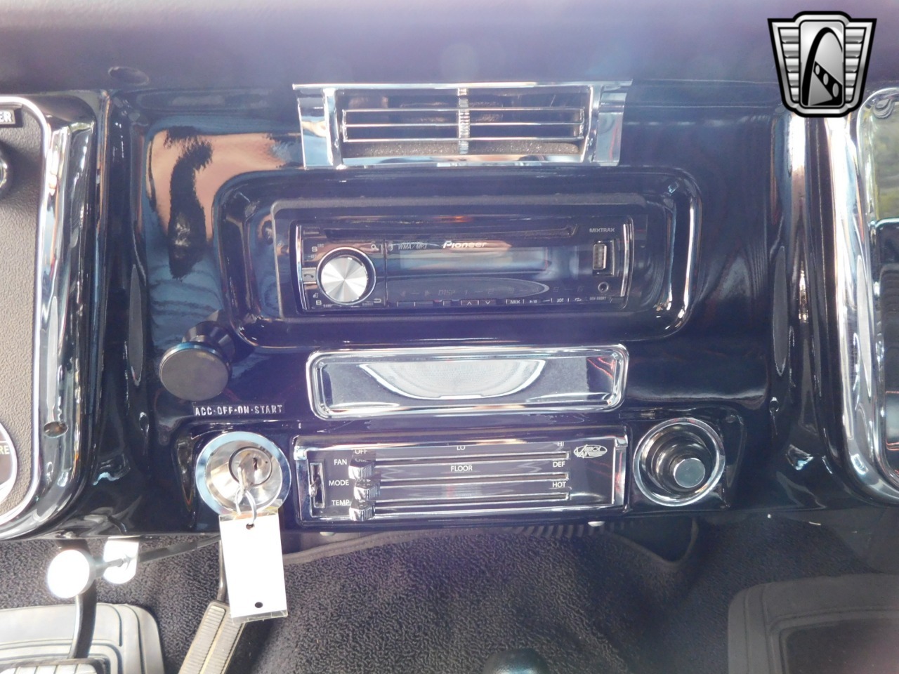 1972-gmc-suburban-restomod (62)