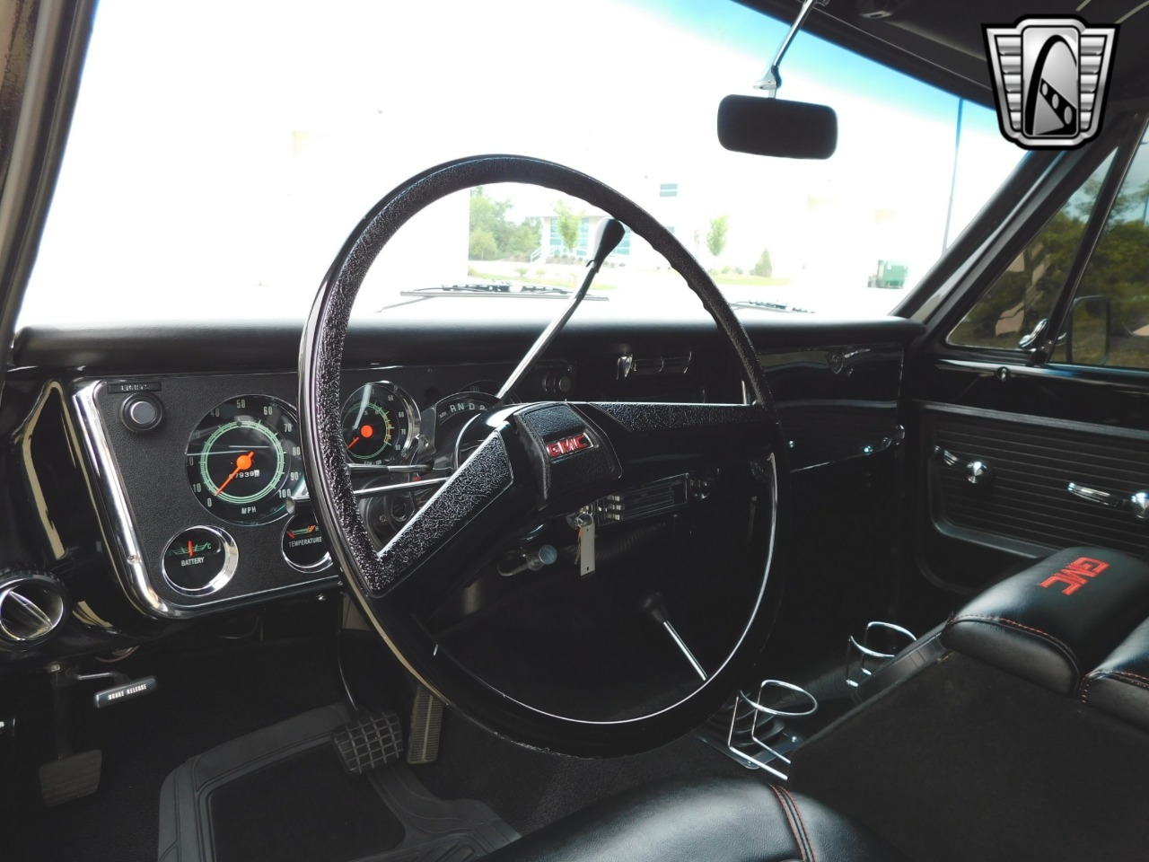 1972-gmc-suburban-restomod (68)