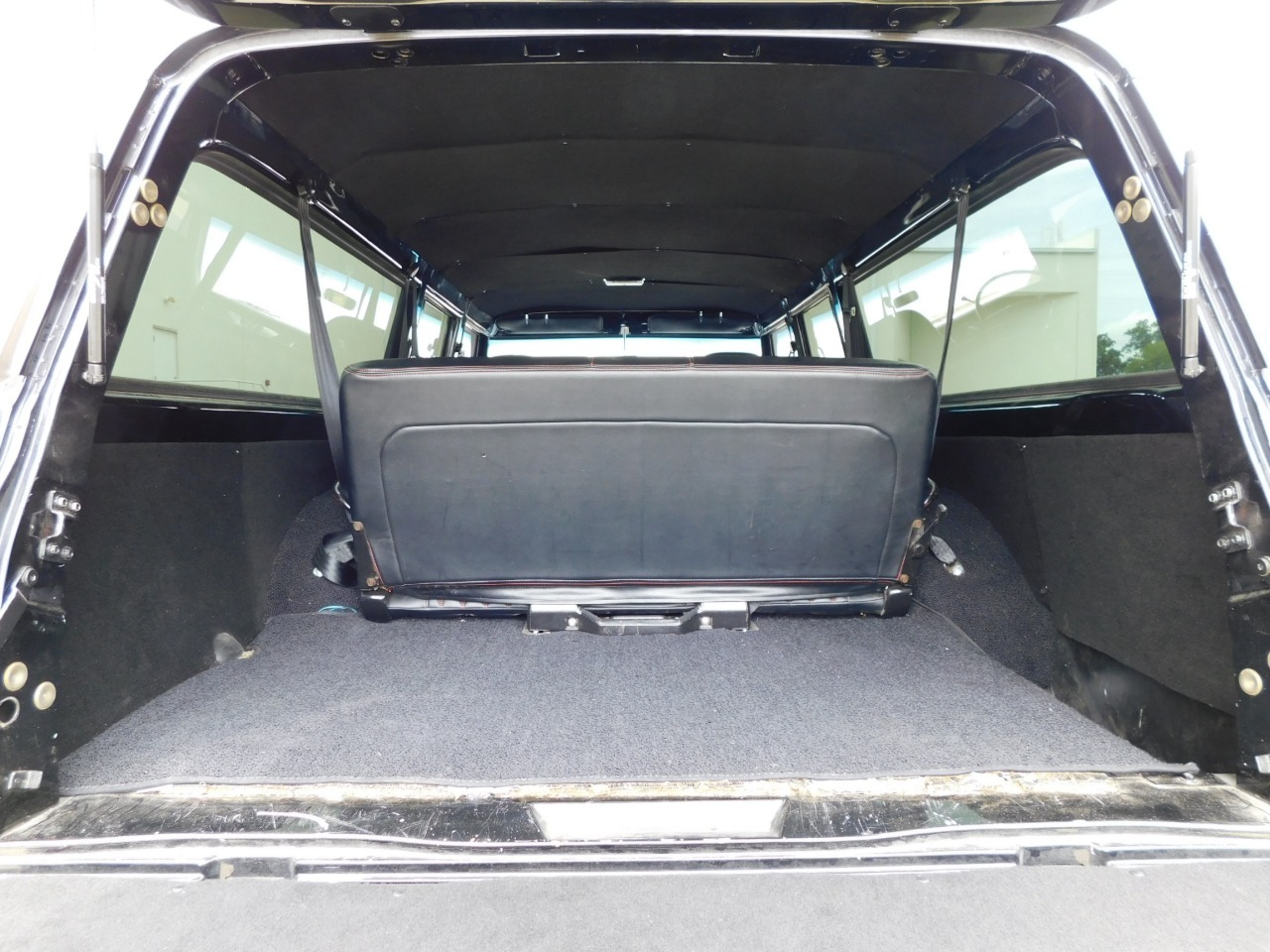 1972-gmc-suburban-restomod (75)
