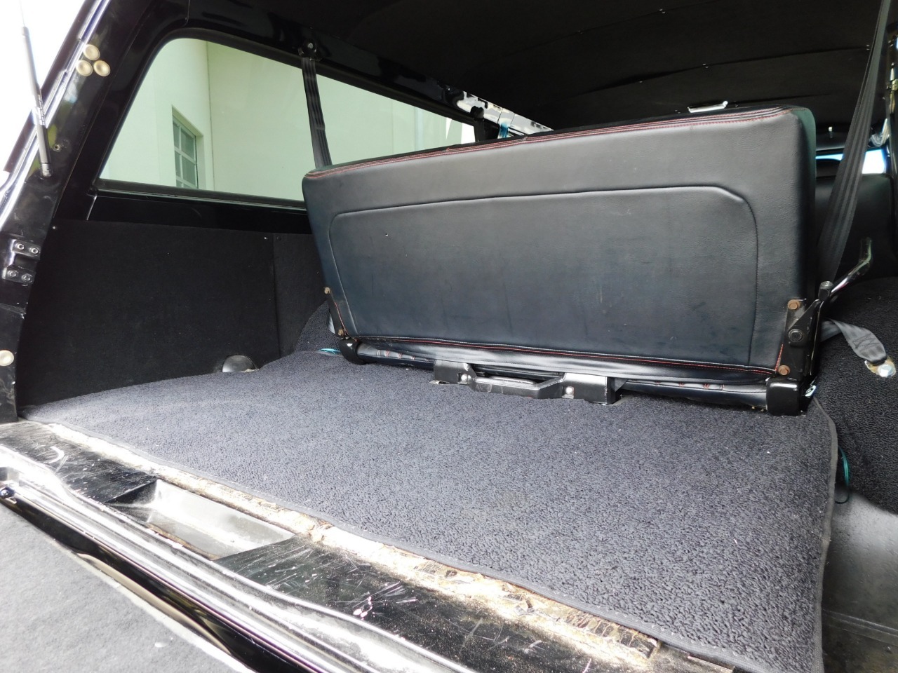 1972-gmc-suburban-restomod (77)