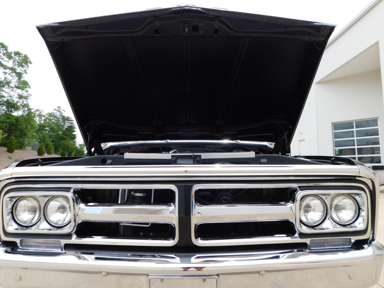 1972-gmc-suburban-restomod (81)