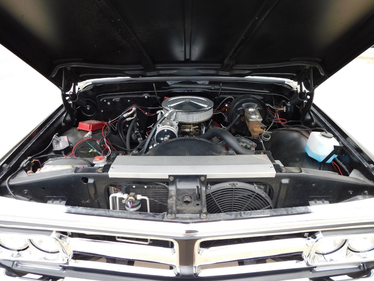 1972-gmc-suburban-restomod (97)
