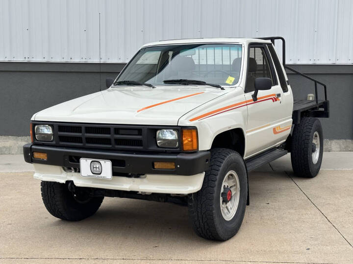 1986-toyota-pickup-sr5 (1)