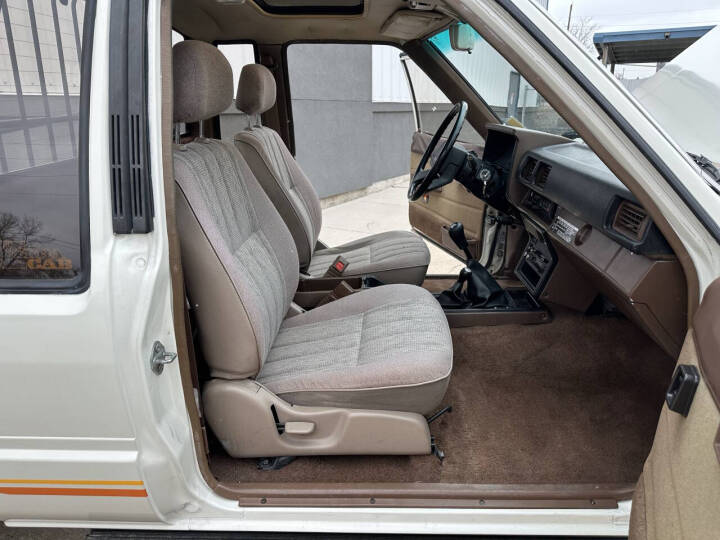 1986-toyota-pickup-sr5 (34)