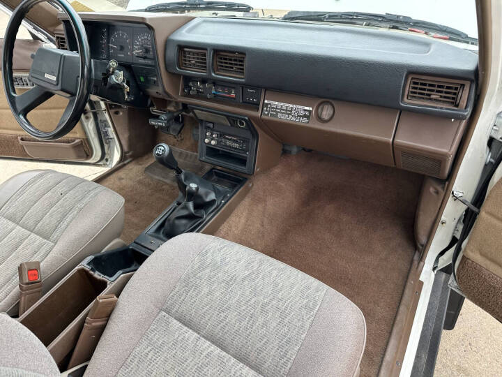1986-toyota-pickup-sr5 (37)
