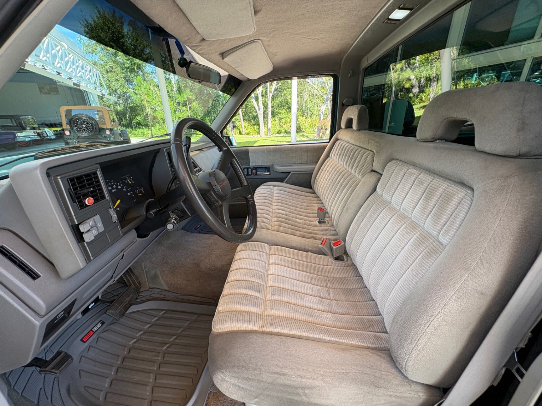 1993-chevrolet-c1500-cheyenne-for-sale-03