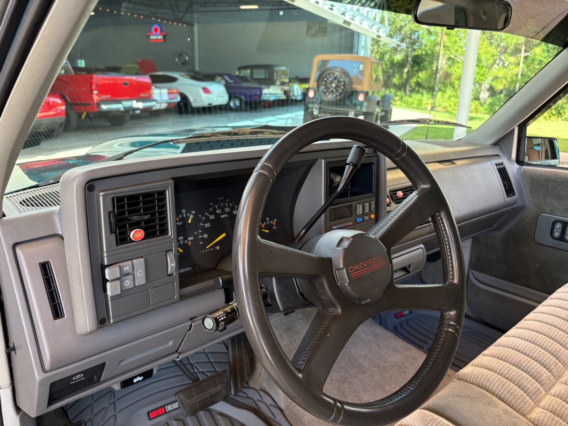1993-chevrolet-c1500-cheyenne-for-sale-049