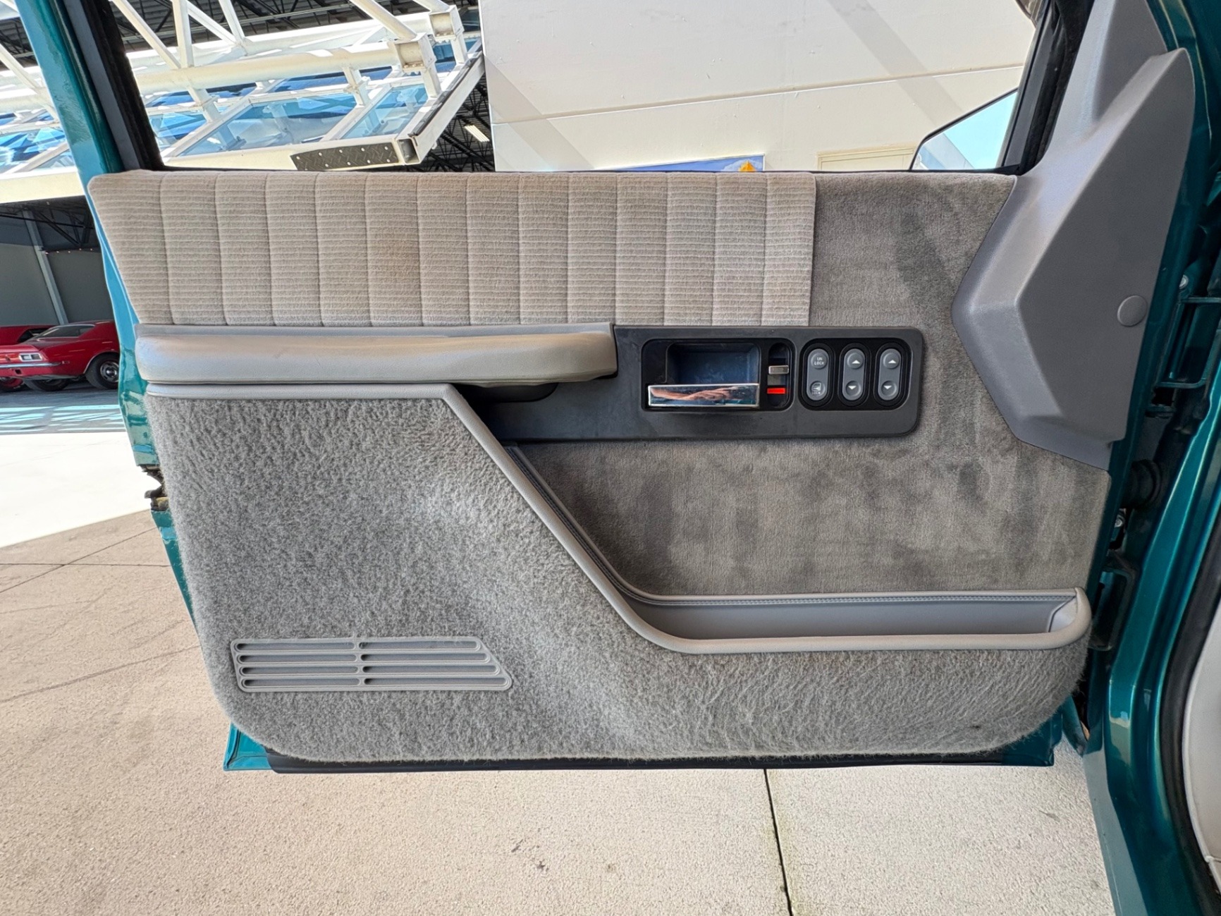 1993-chevrolet-c1500-cheyenne-for-sale-05