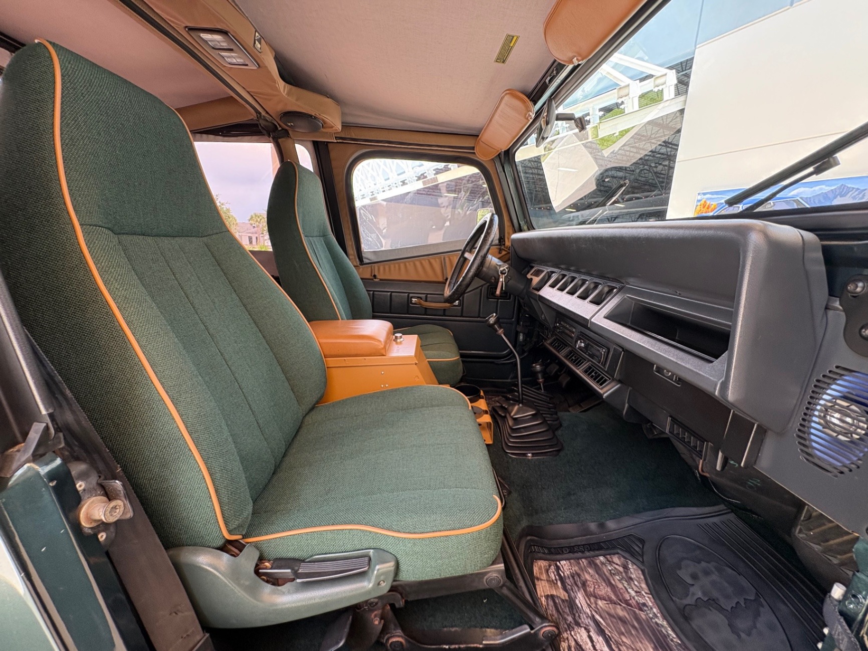 1993-jeep-wrangler-sahara-for-sale-in-florida (43)