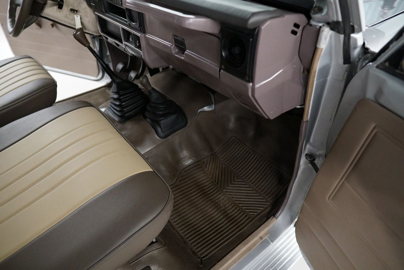 1994-toyota-land-cruiser-fjz75 (67)