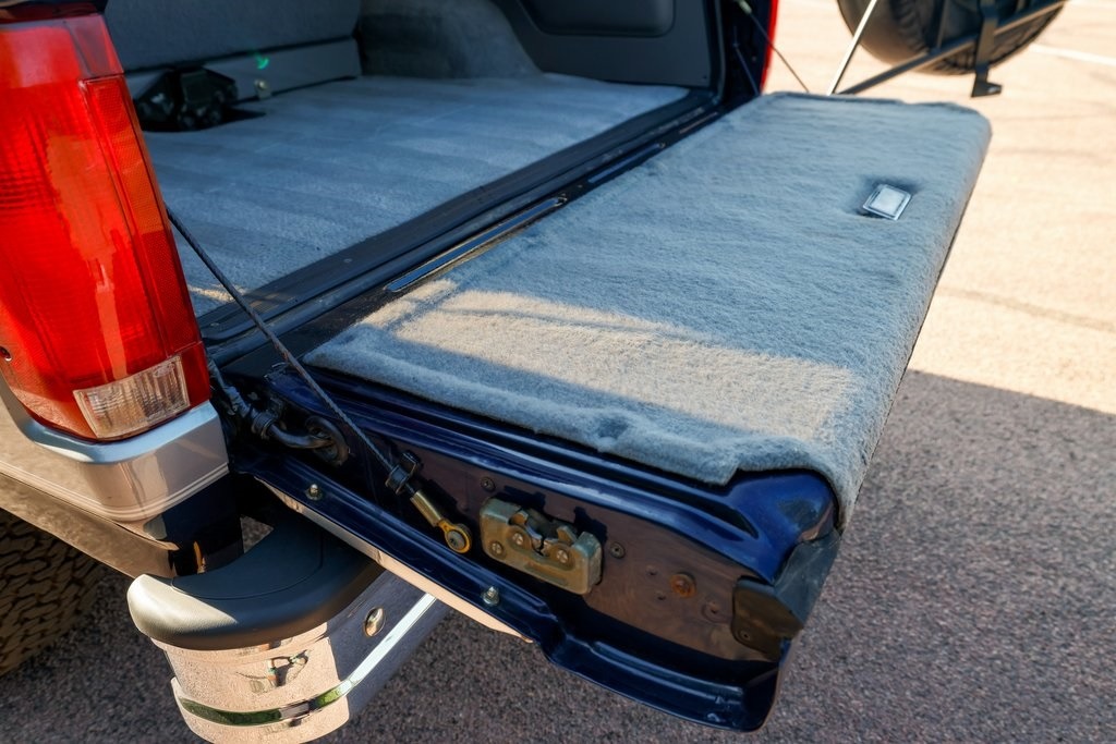 1995-ford-bronco-xlt-for-sale (76)