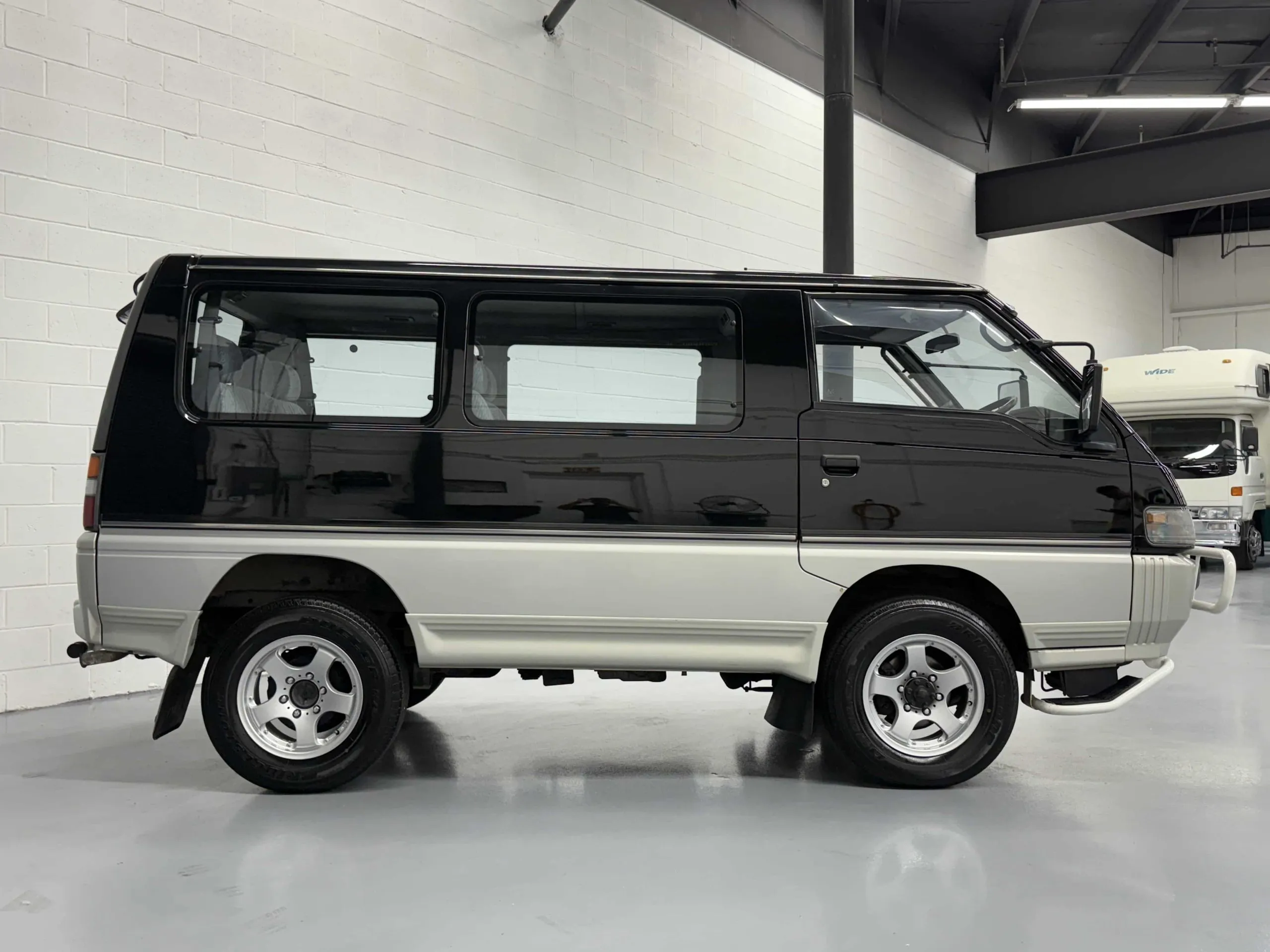 1995-mitsubishi-delica-star-wagon-l300-for-sale-02