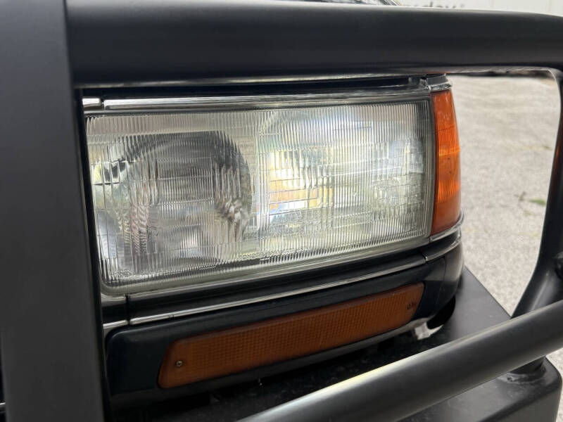 1995-toyota-land-cruiser-base-awd-4dr-suv (26)
