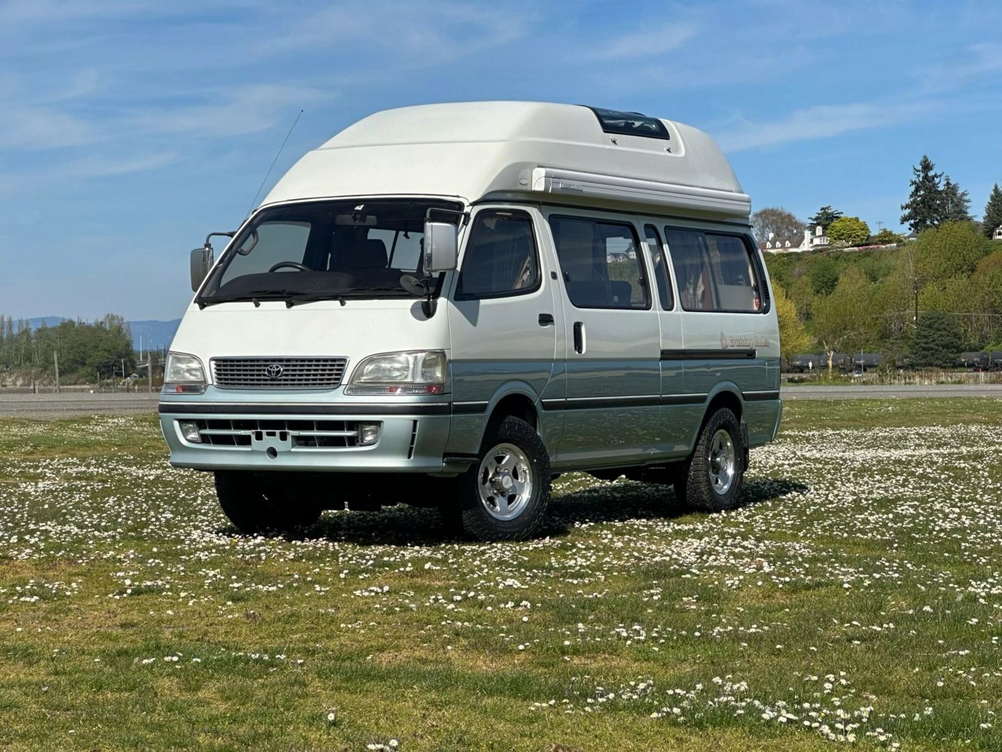 1998-toyota-hiace-camper-for-sale-01